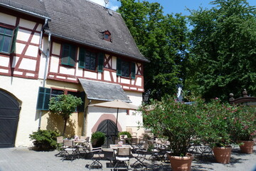 Fototapeta na wymiar Weingaststätte Weinstadt Eltville am Rhein