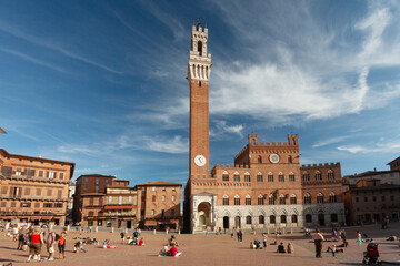 Fototapeta na wymiar Siena main square with tower Torre del Mangia