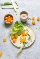 Jajka sadzone z warzywami na śniadanie