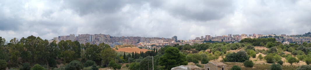 Fototapeta na wymiar Panorama of Agrigente above the Ruins