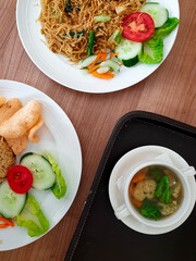 fresh dishes for vegetarians, served cleanly and hygienicly at the restaurant table, healthy lifestyle for vegetarians