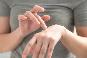 Obraz na płótnie Canvas Closeup of hands applying moisturizer. Beauty woman holding care cream of skin cream.