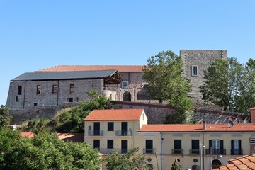 Fototapeta na wymiar Sant'Angelo dei Lombardi - Castello longobardo che domina il borgo