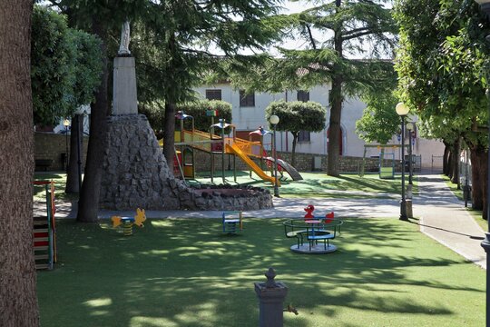 Sant'Angelo dei Lombardi - Parco giochi in villa comunale
