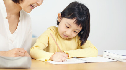 勉強する女の子　個別指導　家庭教師