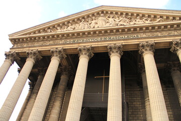 Naklejka premium パリの街中にある神殿