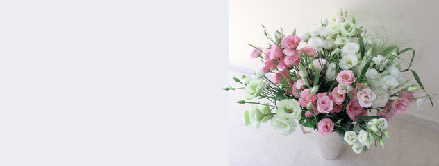 Romantique bouquet de fleurs, avec espace pour du texte