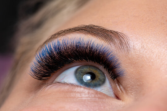 Blue Eyelash Extension with diferent colors lashes