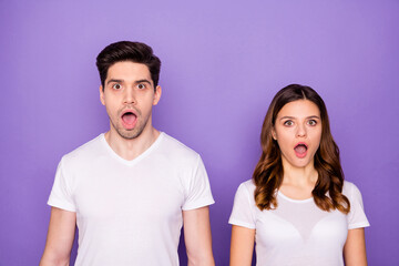 Fototapeta premium Photo pretty lady handsome guy shocked couple displeased open mouth listen news corona virus quarantine wear casual white t-shirts isolated purple pastel color background