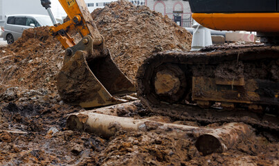 Fototapeta premium Dirty excavator bucket on the construction site