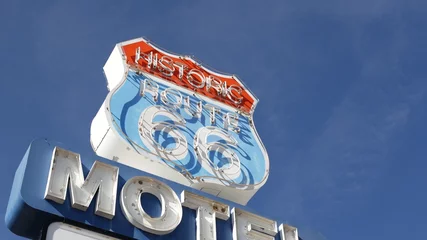 Gardinen Motel retro sign on historic route 66 famous travel destination, vintage symbol of road trip in USA. Iconic lodging signboard in Arizona desert. Old-fashioned neon signage. Classic tourist landmark © Dogora Sun