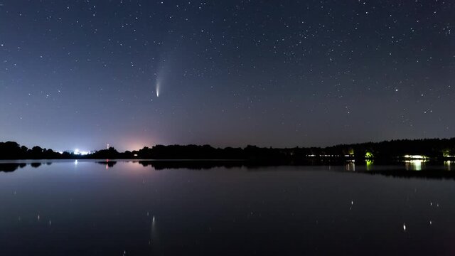 Comet Neowise C/2020 F3 at sunet over the river