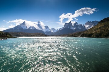 Vista panoramica de los cuernos del Paine © Carlos Oyarzun/Wirestock