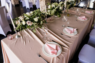 Top view of the presidium table setting with empty wine glasses. Selebration banquet with plates and wineglasses for white or red wine on the pink table in restaurant