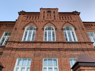 Fototapeta na wymiar Old red brickbuilding
