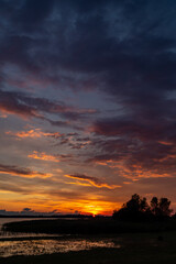 am See bei einem schönen Sonnenuntergang