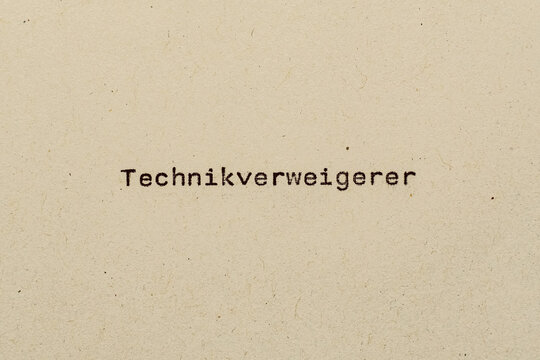 Technikverweigerer als Text auf Papier mit Schreibmaschine
