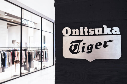 onitsuka tiger iconsiam