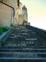 Fototapeta na wymiar escaliers des pèlerins montants à l'esplanade des sanctuaires, Rocamadour, Lot, vallée de la Dordogne, France