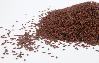 Flaxseeds occur in two basic varieties/colors: brown or yellow. Most types of these basic varieties have similar nutritional characteristics and equal numbers of short-chain  omega-3 fatty acids.