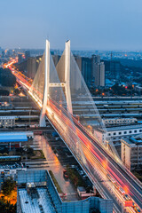 Obraz premium Night view of the Peace Bridge in Xuzhou, Jiangsu, China