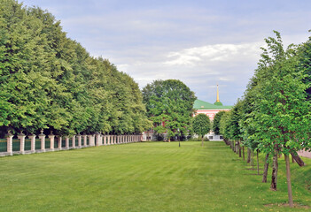Fototapeta na wymiar Park in the museum - estate Kuskovo in Moscow