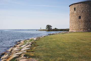 Kalmar Castle next to the Baltic Sea © Mun Berle