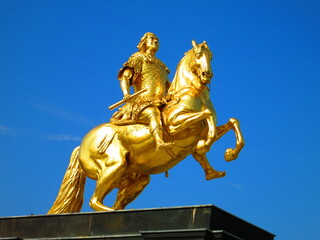 Fototapeta na wymiar Denkmal August von Sachsen - Goldener Reiter