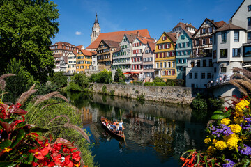 Obraz premium view of old town Tuebingen on the Neckar River with a Stocherkahn boat in the foreground