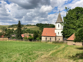 Obraz premium Dorfkirche in Seifartsdorf Thüringen