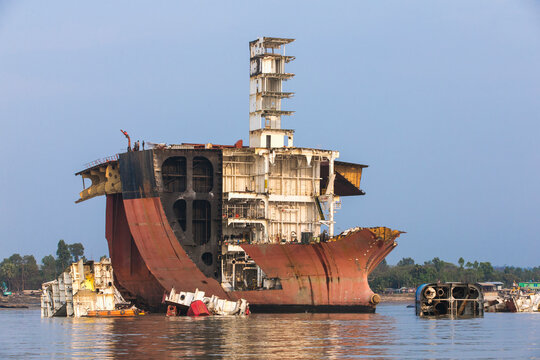 Workers At The Chittagong Ship Breaking Yard