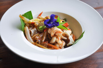 stir fried noodles with shrimp