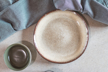 Empty plate and bowl, top view