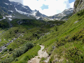 Fototapeta na wymiar Magnifique paysage de montagne, dans la vallée de Chamonix mont-blanc