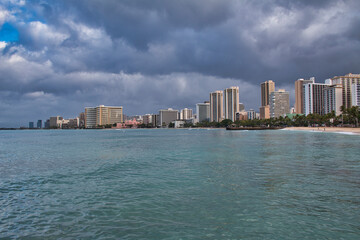 Fototapeta premium Honolulu Oahu Hawaii Skyline view from Ocean on cloudy day