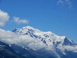 Fototapeta na wymiar Vue exceptionnel sur le mont-blanc et la vallée de chamonix