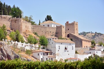 Fototapeta premium Vista del pueblo de Moclín y su castillo, Granada, España
