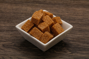 Cane sugar cubs in the bowl