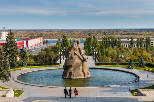 Huge pool with a giant statute on Mamayev Kurgan