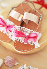 leather sandals for baby girls with lace and pink bows 