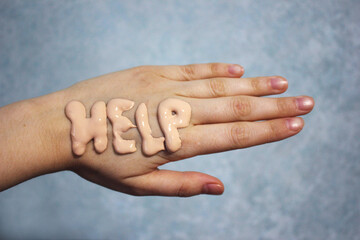 hands ask for help in moisturizing