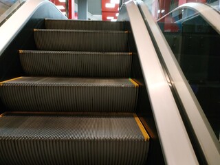 
escalators to the food court