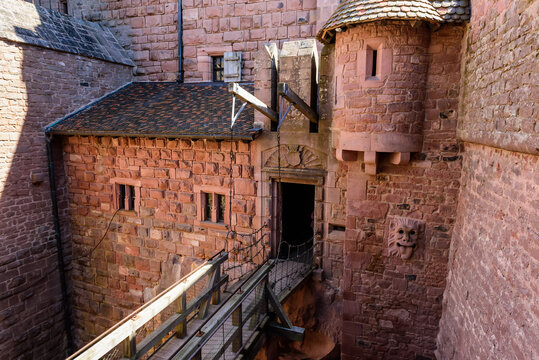 Suspension bridge serving as a transition from one part of the castle of Haut-Koenigsbourg (Ch&acirc;teau du Haut-K&oelig;nigsbourg) to another.