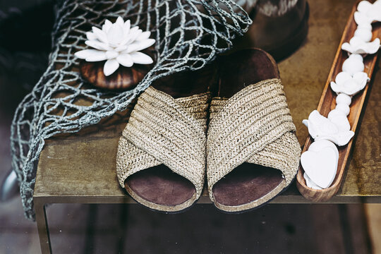 Paire de chaussures sandales femme pour l'&eacute;t&eacute;