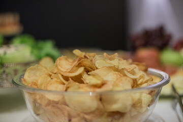 Porção de batatas fritas em vasilha.