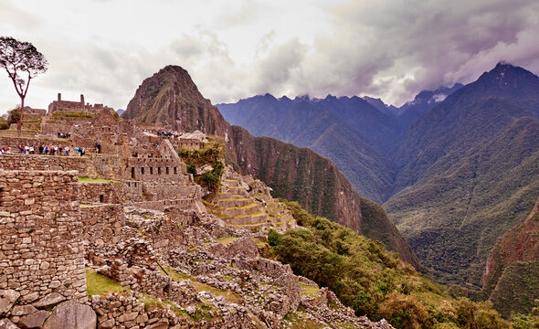 Peru, Machu Pichu, Machu Picchu and ruins of aztec village