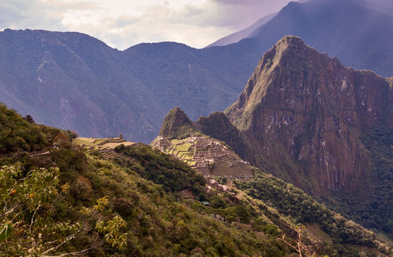 Peru, Machu Pichu, Machu Picchu and ruins of aztec village