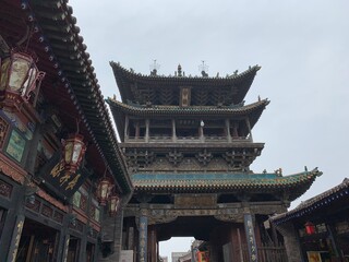 Fototapeta premium Porte d'une rue de Pingyao, Chine 