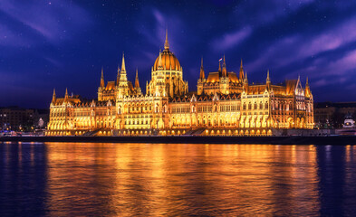 Fototapeta premium Impressively beautiful night scenery. Incredible Evening View of Budapest parliament of night, Hungary. Wonderful Cityscape with Starry sky. Popular travel destination and best place for photographers