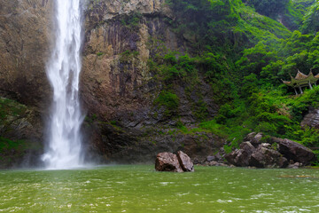 Naklejka na ściany i meble Wasserfall in der Shimendong scenic area in China